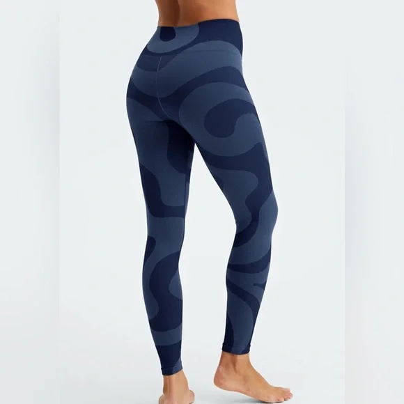 Fabletics Seamless High-Waisted Swirl Legging Navy‎ Blue Size M - Picture 3 of 10